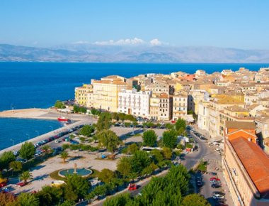 Κέρκυρα: Περίπατος σε φημισμένα καντούνια «φορτωμένα» ιστορία (φωτό)